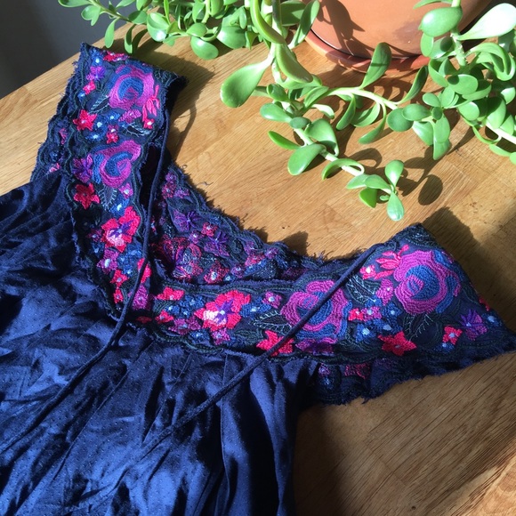 *SOLD*Free People in the flowers mini dress. - Picture 6 of 7